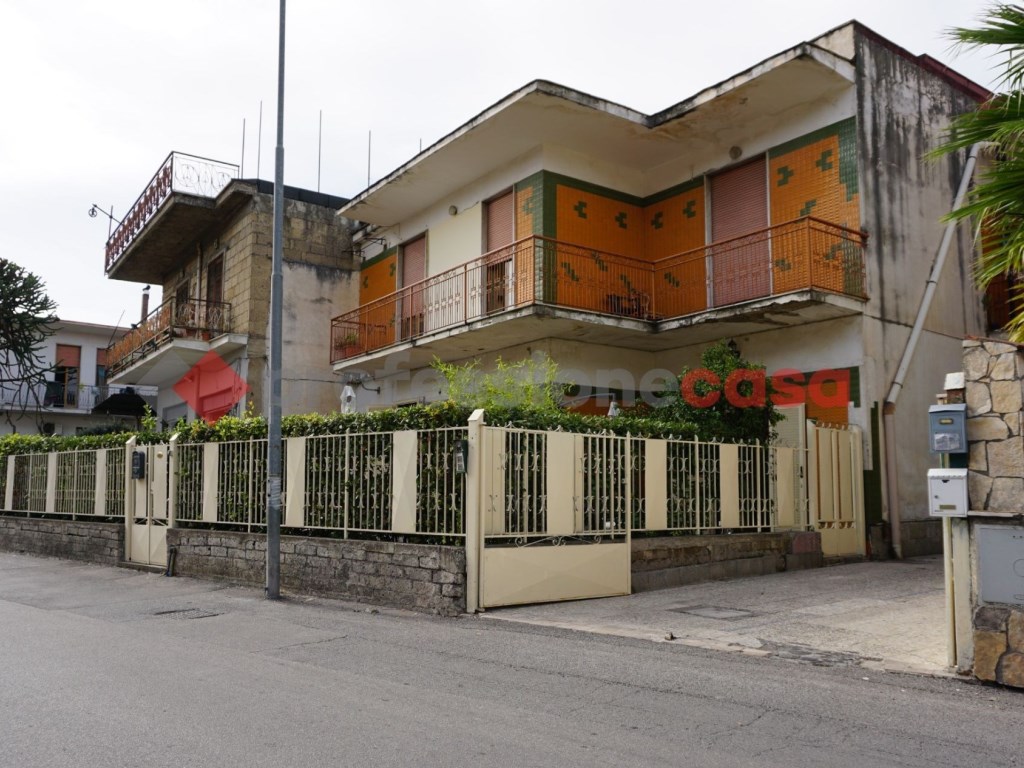 Casa Indipendente in vendita a Palma Campania via Cimitero, 57