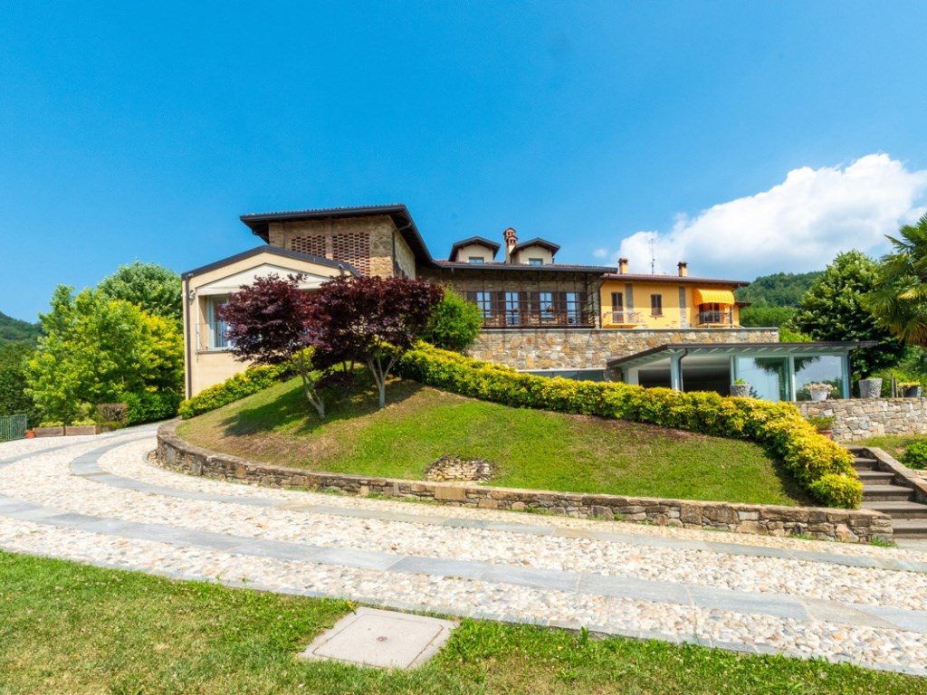 Villa in vendita a Pontida pontida Per Sotto i Ronchi,00