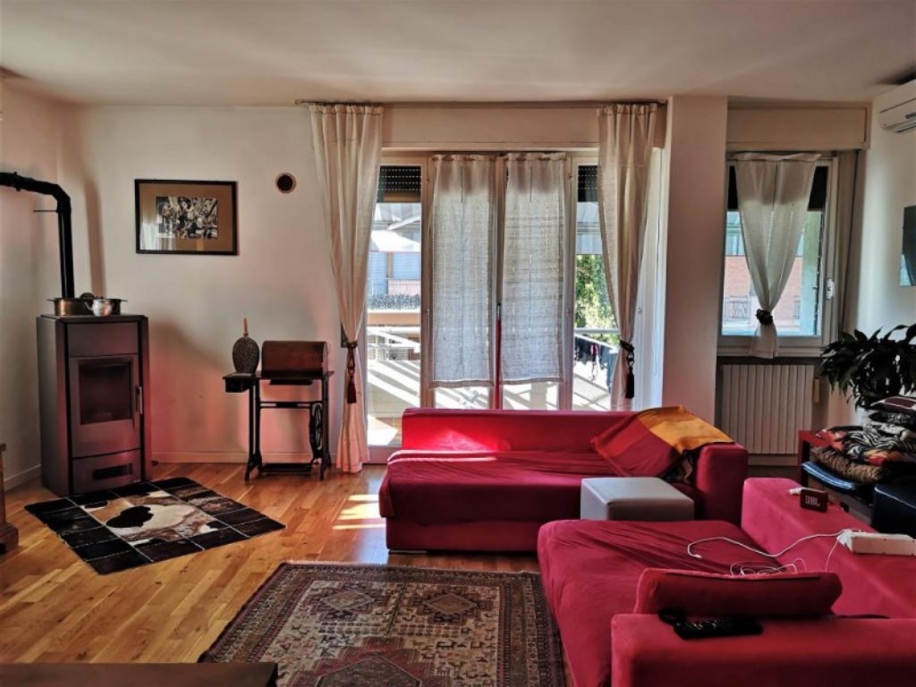 Porzione di Casa in vendita a Pesaro via Po