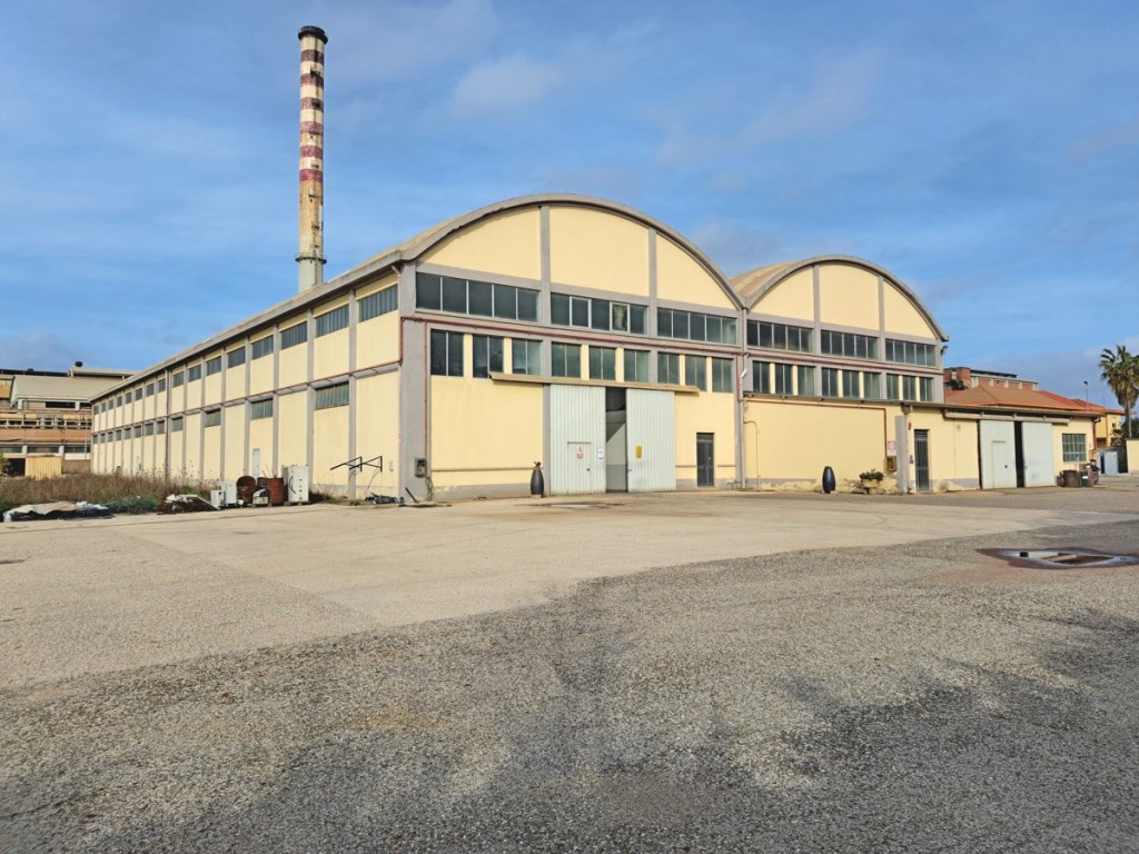 Capannone Industriale in vendita a San Gavino Monreale