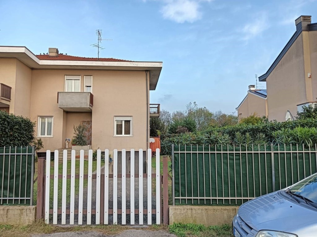 Appartamento in vendita a Inveruno inveruno Fratelli Cervi,13