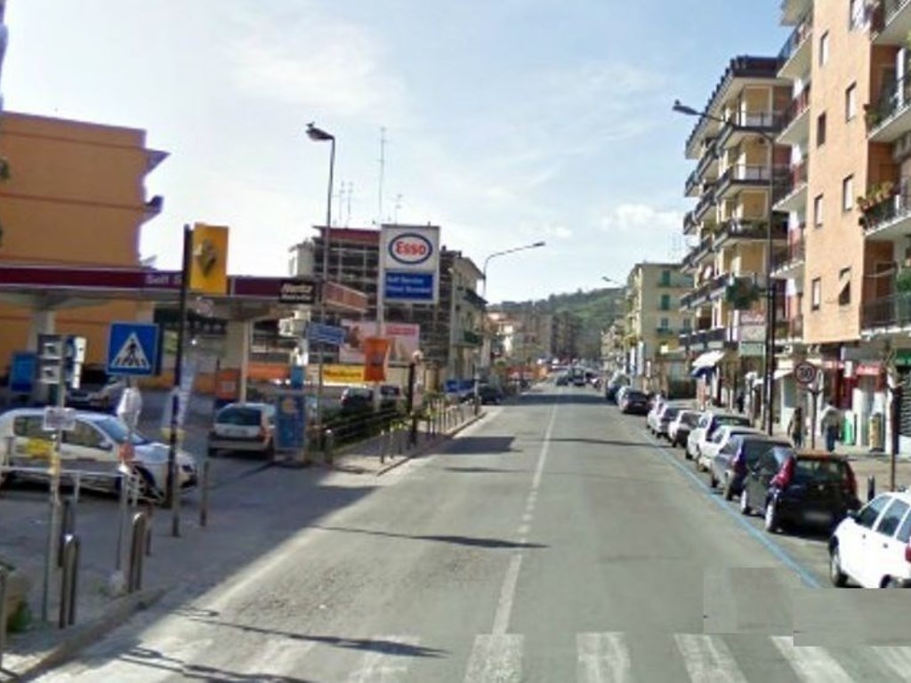 Locale Commerciale in vendita a Napoli via dell'epomeo