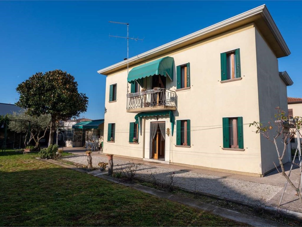 Casa Indipendente in vendita a Conegliano via Santa Caterina da Siena 999