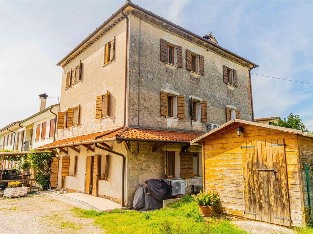 Porzione di Casa in vendita a Santa Lucia di Piave via Distrettuale 999