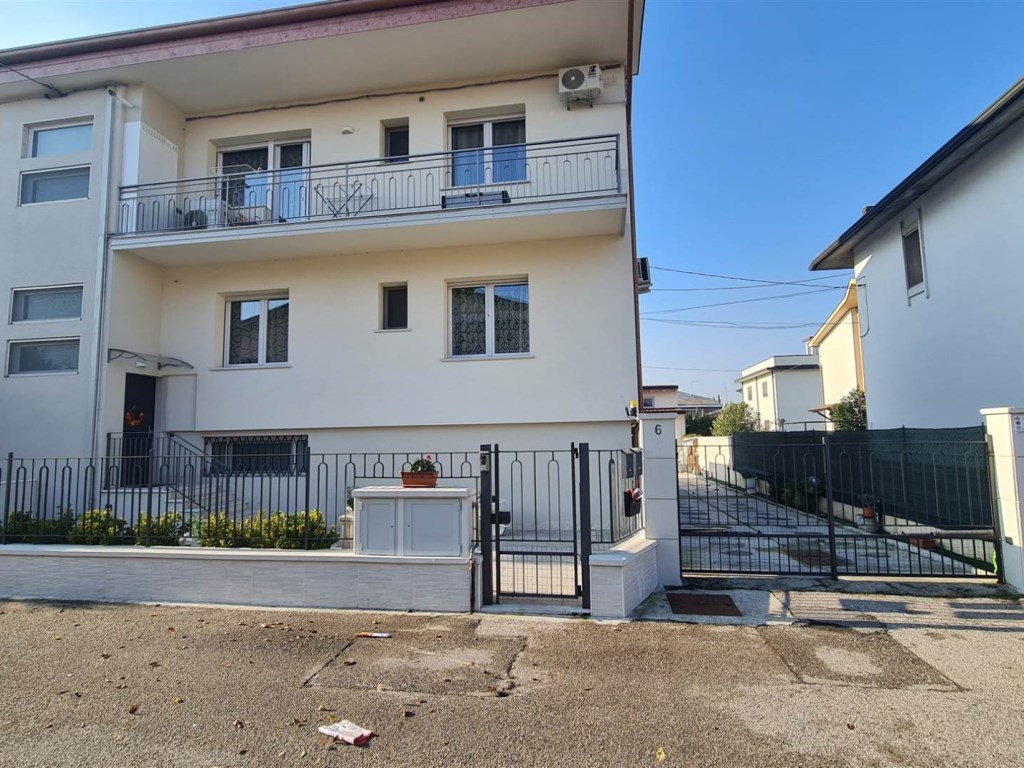Appartamento in vendita a Povegliano Veronese via Manzoni 6