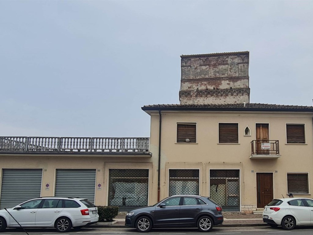 Palazzo in vendita a Povegliano Veronese via Roma 53