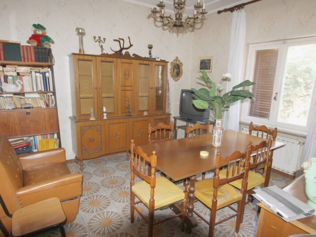 Appartamento in vendita a Terni zona Fiori, 102