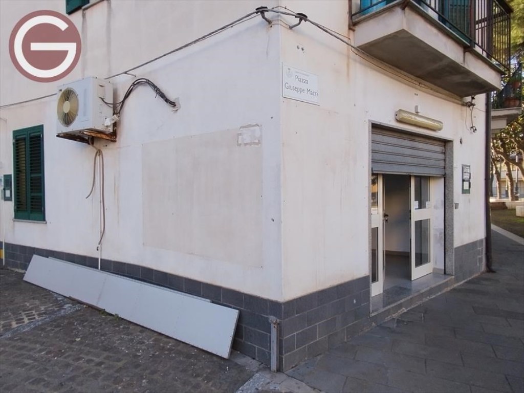 Locale Commerciale in affitto a Taurianova piazza macrï¿½