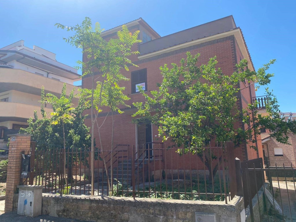 Casa Indipendente in vendita a Castelnuovo di Porto via Mozart 22