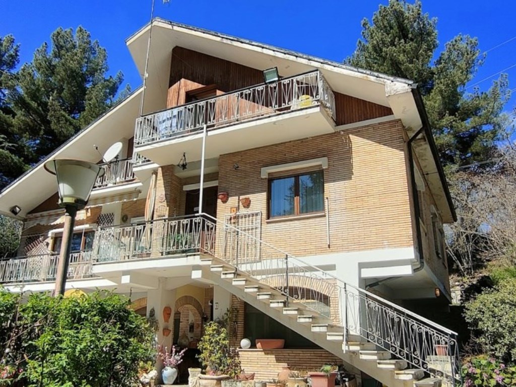 Villa Bifamiliare in vendita a Tagliacozzo tagliacozzo Tiburtina