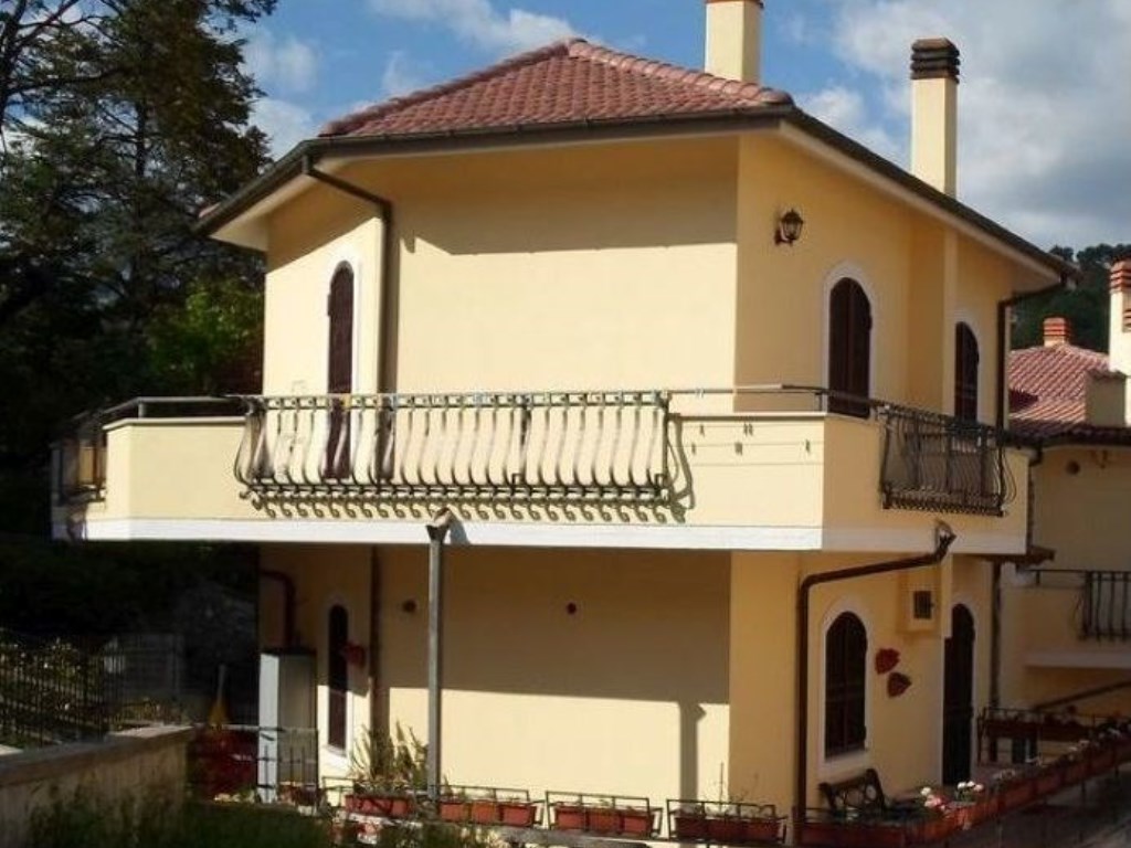 Villa in vendita a Tagliacozzo tagliacozzo Roma