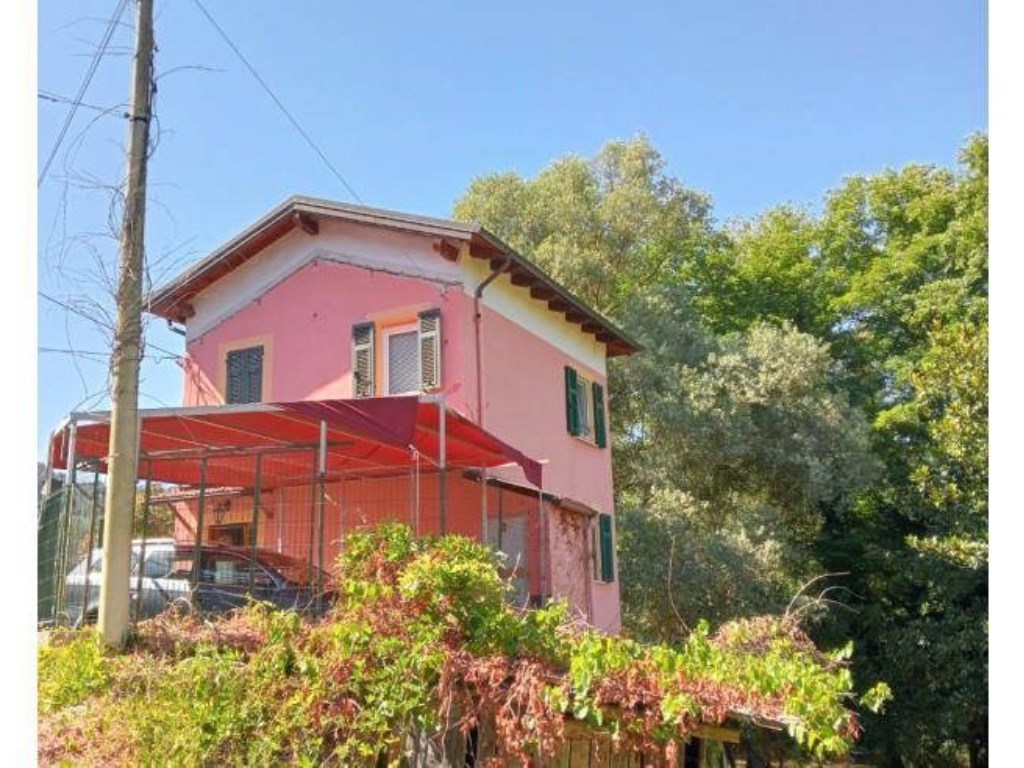 Casa Indipendente in vendita a Beverino