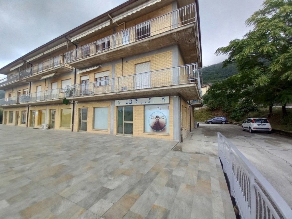 Negozio in vendita a Gubbio gubbio Tifernate,126