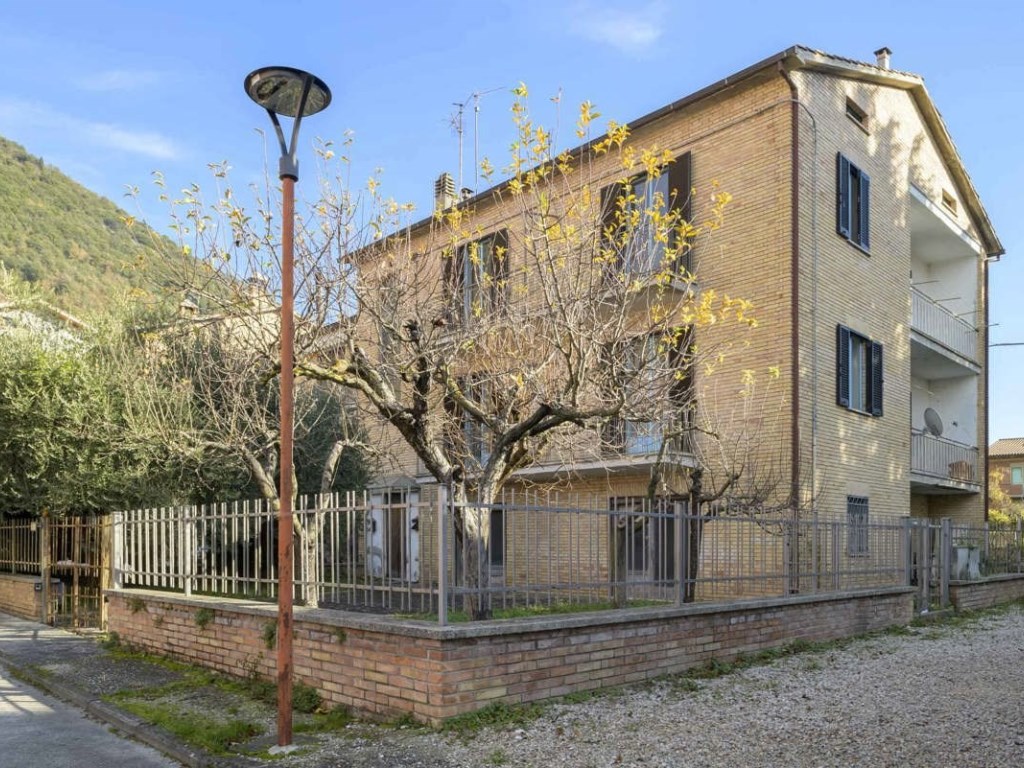 Casa Indipendente in vendita a Gubbio gubbio Galvani,6