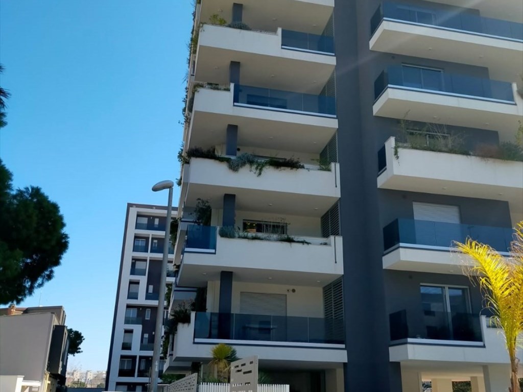 Appartamento in vendita a Bari via Amendola