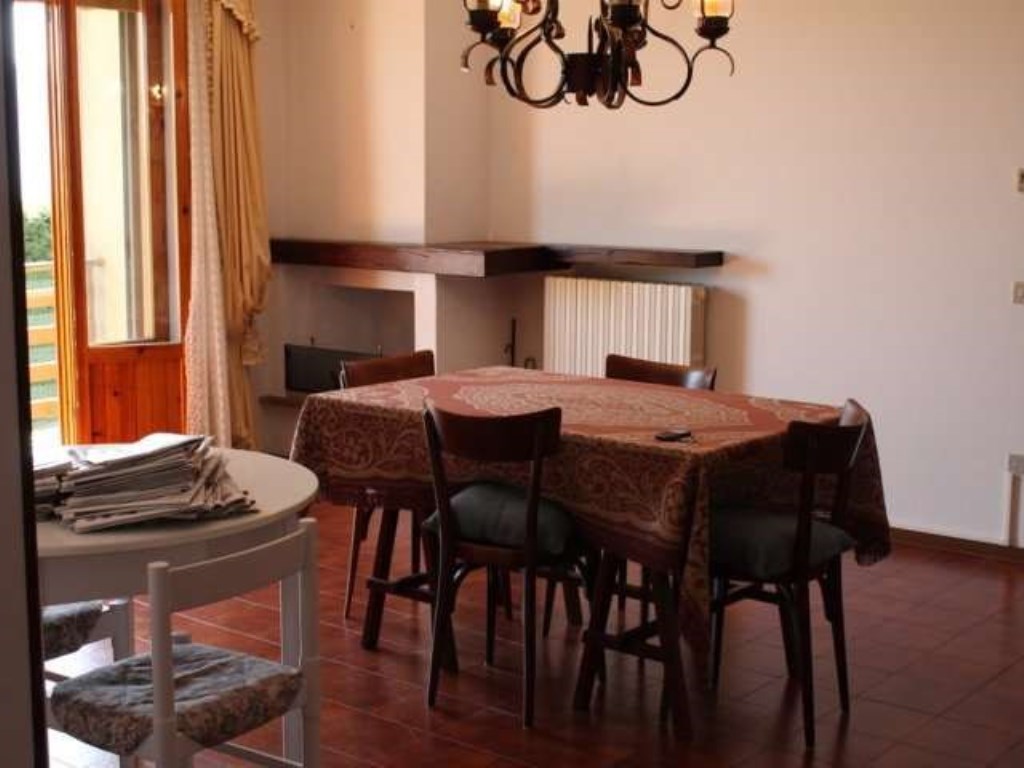 Appartamento in vendita a Tizzano Val Parma centro