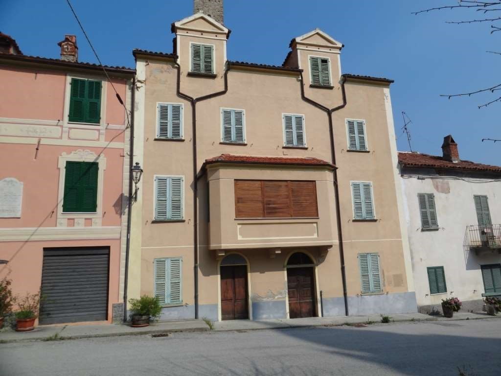 Porzione di Casa in vendita a Camerana via roma