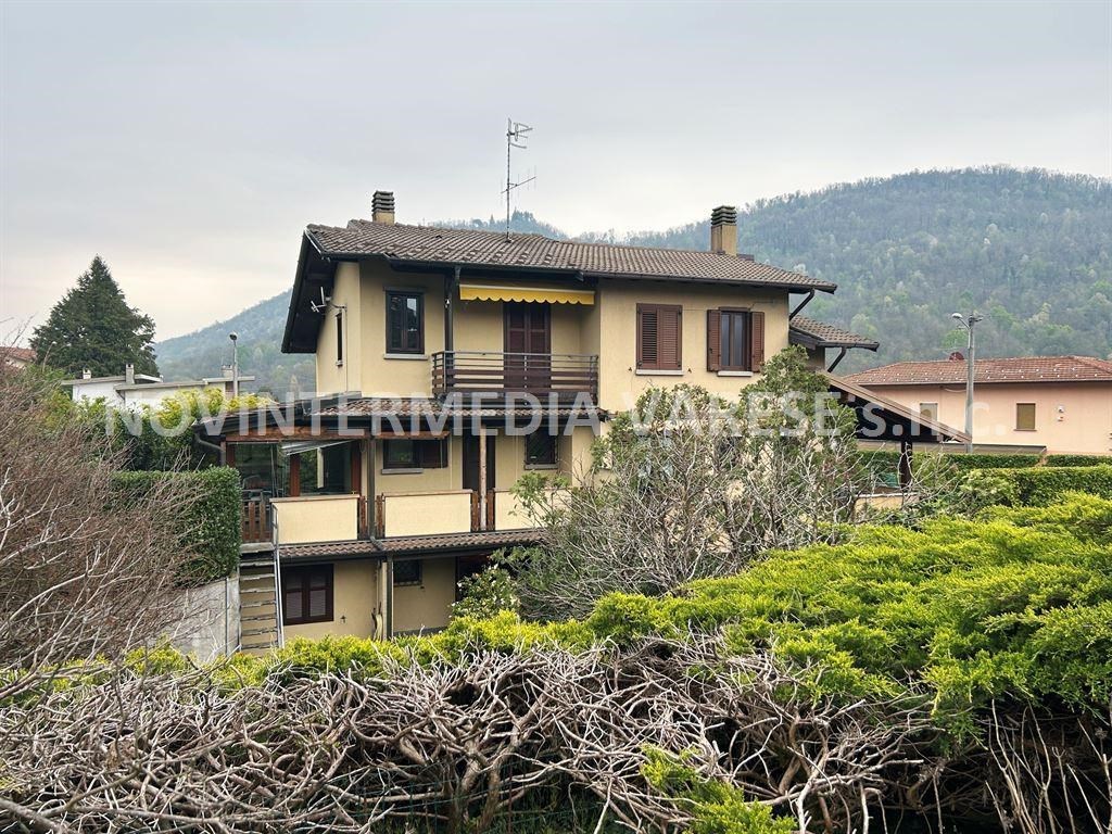 Villa in vendita a Laveno-Mombello via capitano bini 3