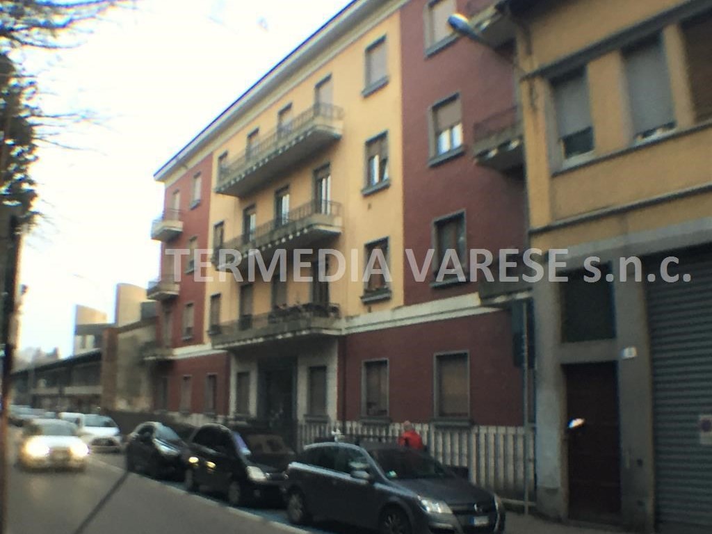 Appartamento in vendita a Varese via Adamoli