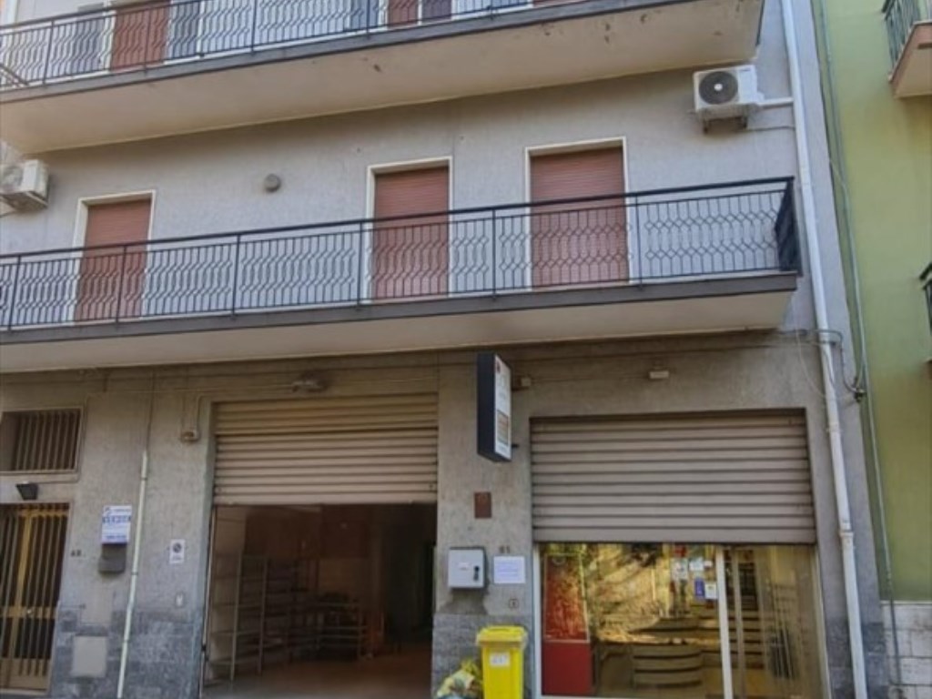 Locale Commerciale in affitto a Reggio di Calabria via vecchia provinciale