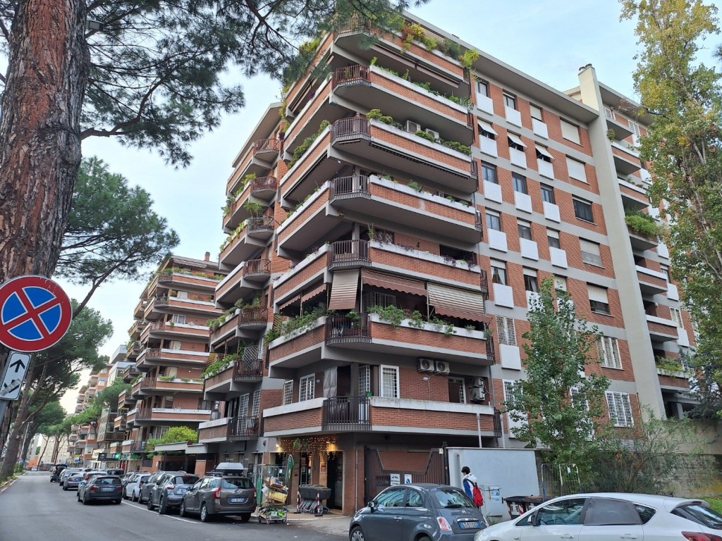 Appartamento in vendita a Roma viale Cesare Pavese, 300