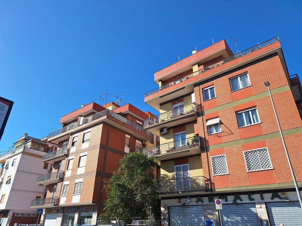 Appartamento in vendita a Roma viale Alessandrino, 385