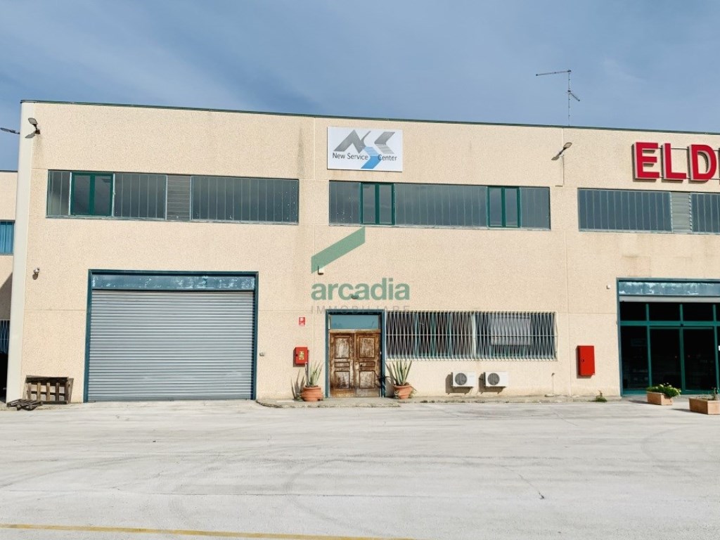 Immobile Industriale in vendita a Modugno via Agrigento, 37 - 39