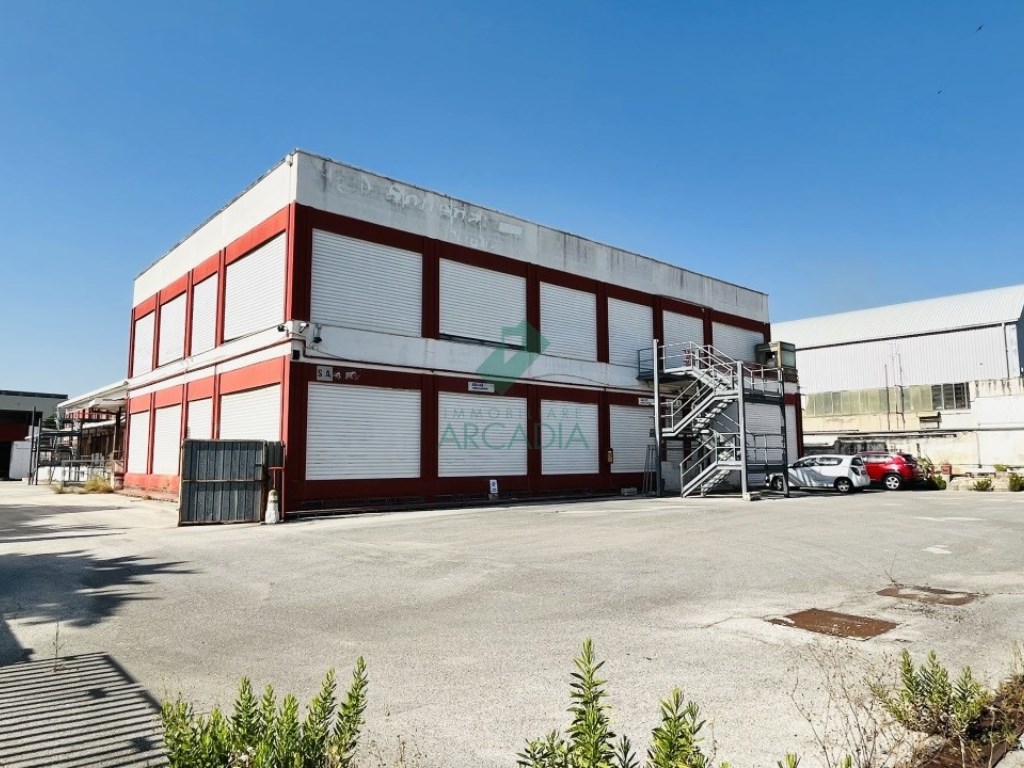Immobile Industriale in vendita a Bari viale Biagio Accolti Gil, 22