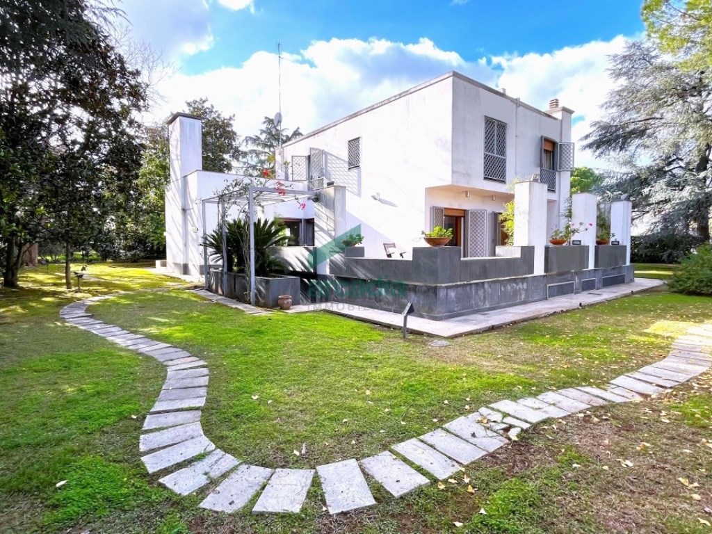 Villa in vendita a Bari via Bitritto, 131