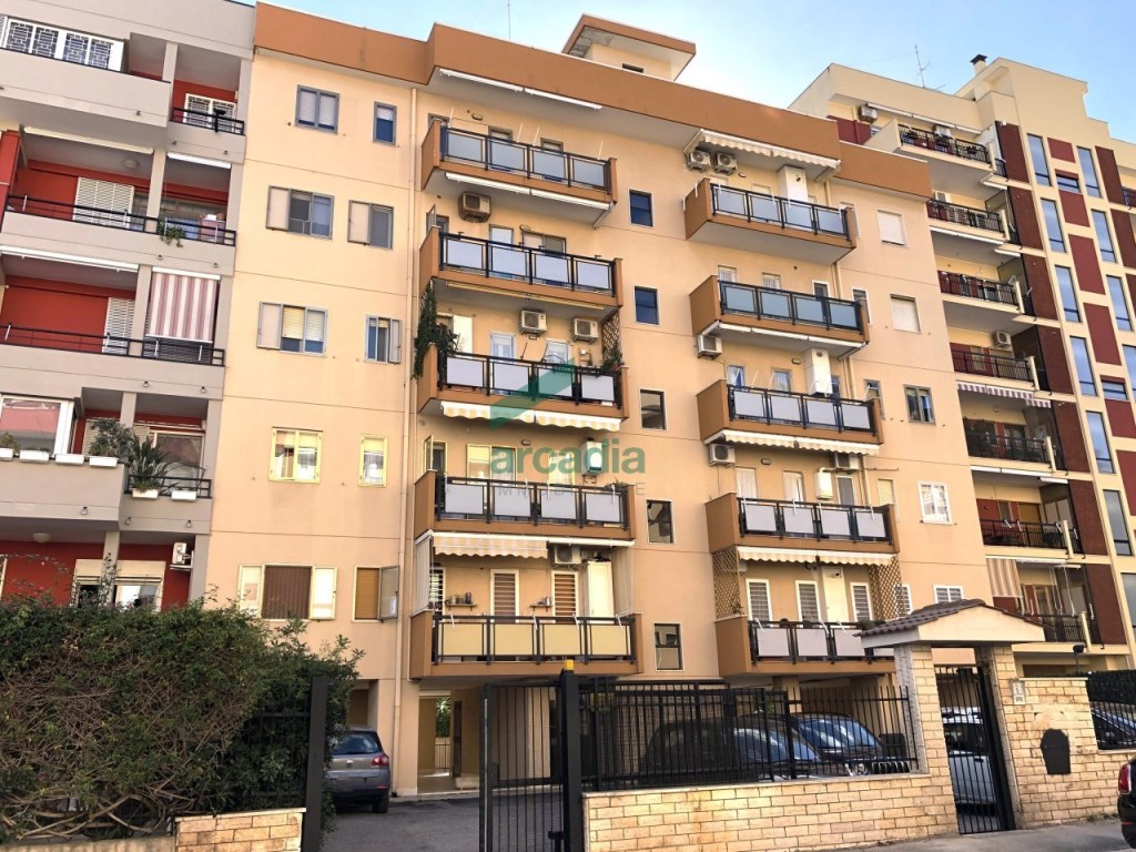 Appartamento in affitto a Bari via Ten. F. Sco de Liguori, 21