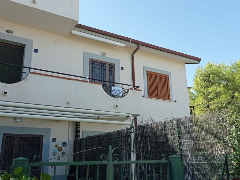 Appartamento in vendita a Roseto Capo Spulico via Gabbiano Azzurro 163