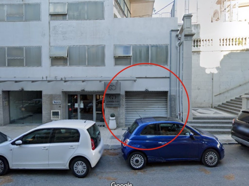 Negozio in vendita a Messina viale Principe Umberto, 71