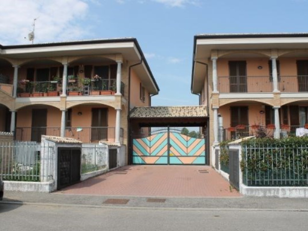 Appartamento in vendita a Certosa di Pavia via Cazzani 26