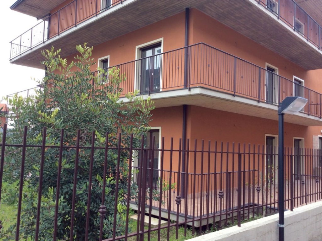 Appartamento in vendita a Camporotondo Etneo piano Tavola