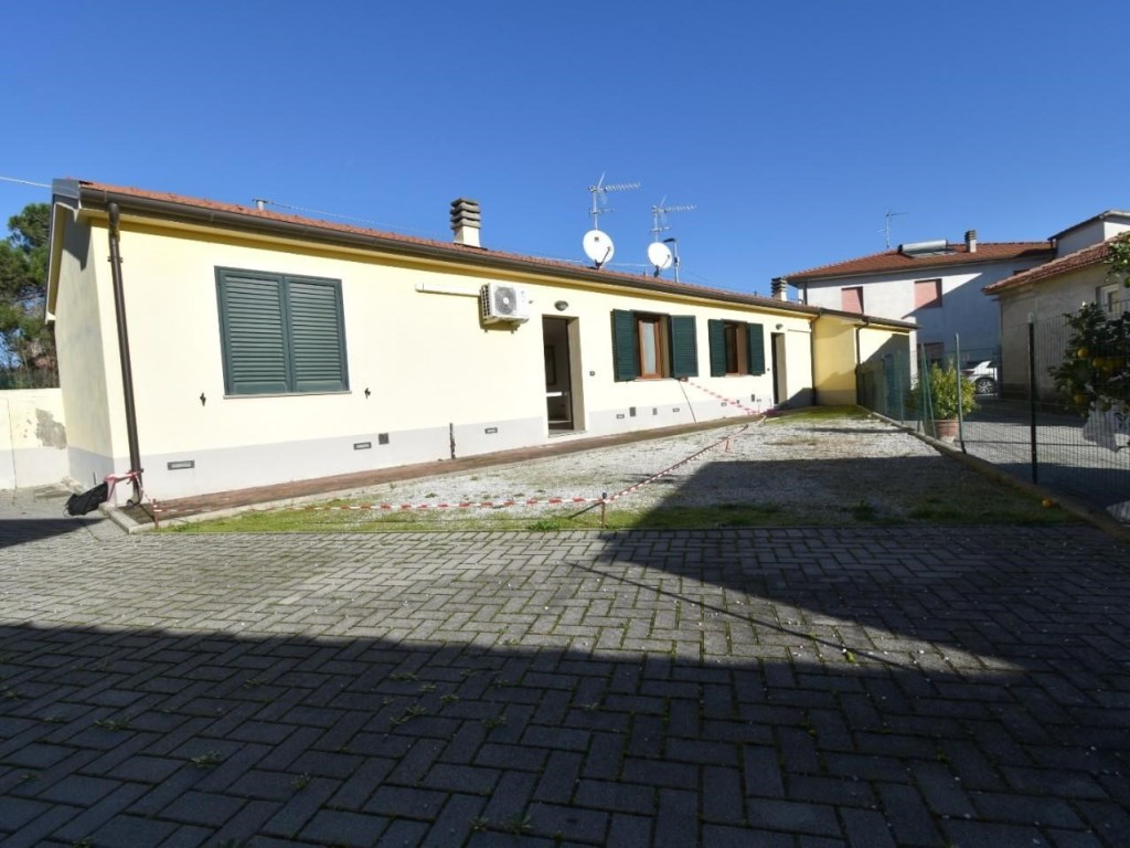 Villa Bifamiliare in vendita a San Giuliano Terme via Vecchializia,