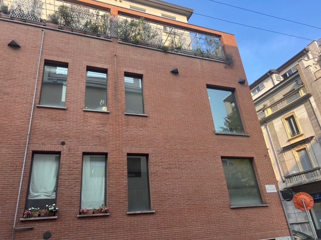 Appartamento in vendita a Milano via Melegnano, 2