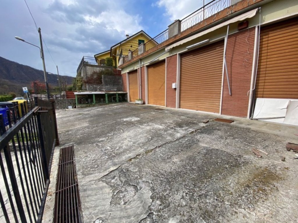 Capannone Industriale in vendita a Montoggio via Milite Ignoto