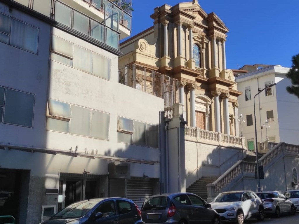 Negozio in vendita a Messina viale Principe Umberto