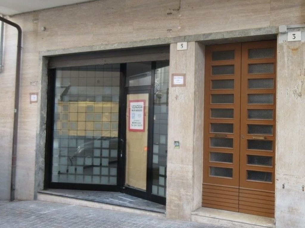 Negozio in vendita a Rimini viale Misurata