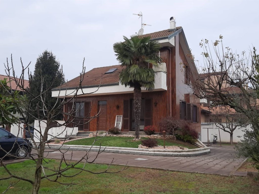 Villa in vendita a Cernusco sul Naviglio