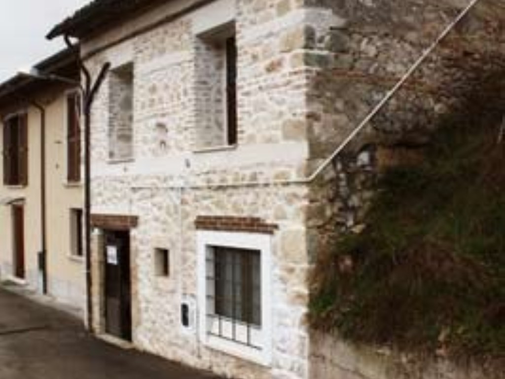 Casa Indipendente in vendita a Magliano de' Marsi