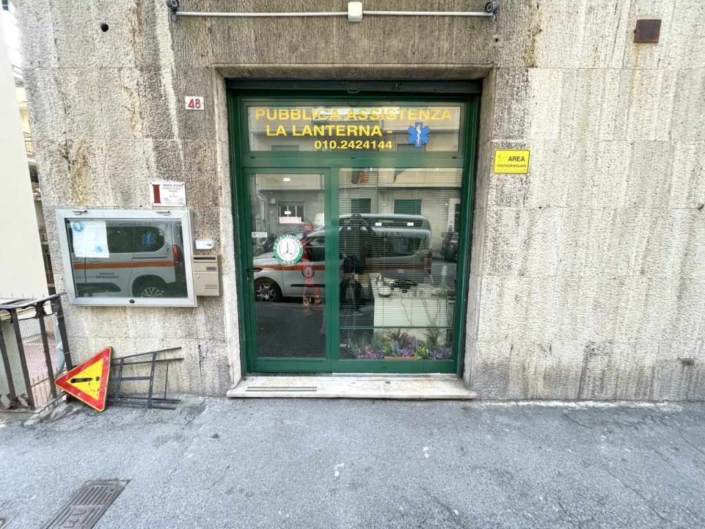 Negozio in affitto a Genova via Napoli, 48 r