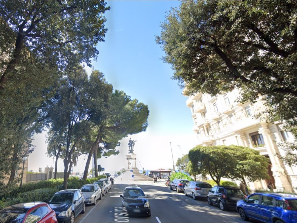 Appartamento in affitto a Genova via Corsica,
