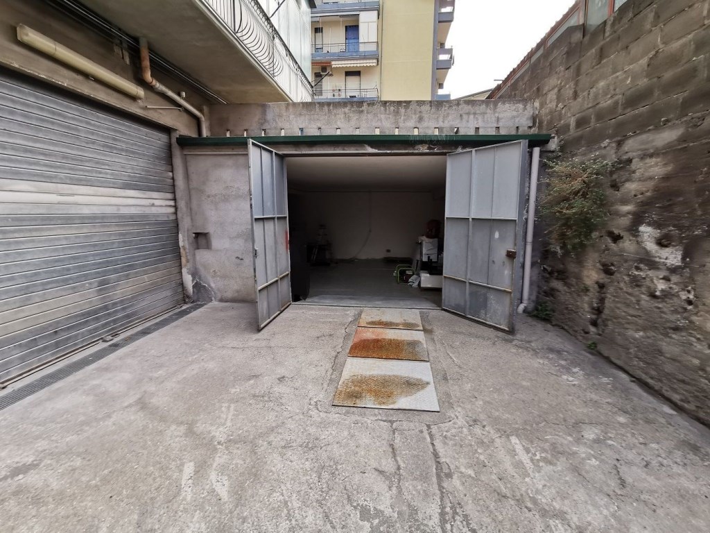 Magazzino in vendita a Catania via Federico Confalonieri