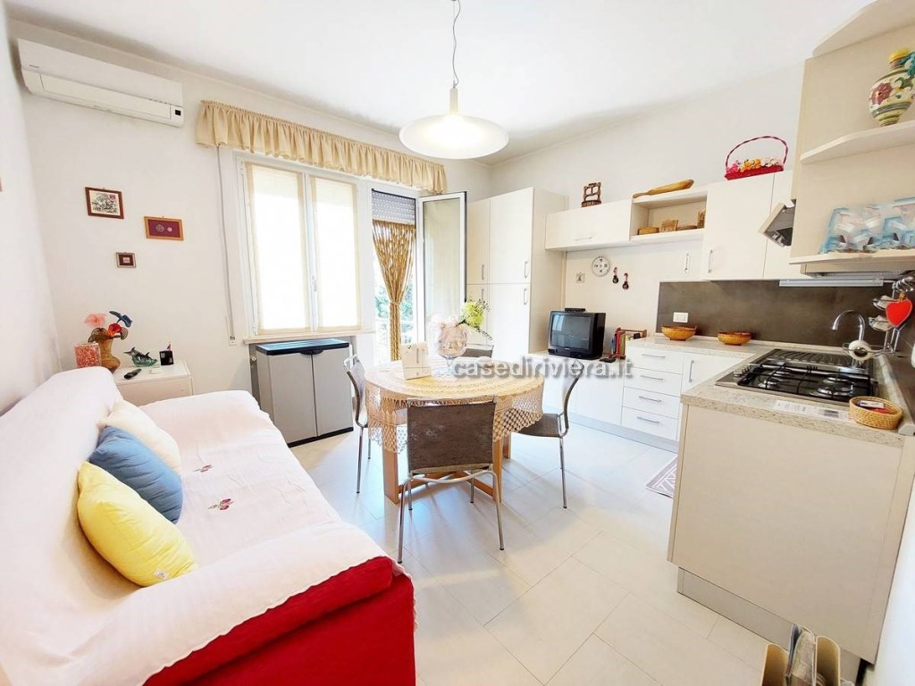 Appartamento in vendita a Finale Ligure via Nievo