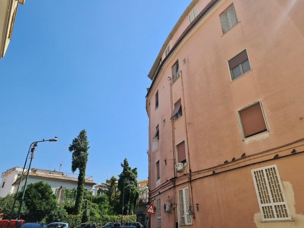 Appartamento in vendita a Napoli via bozzelli 5