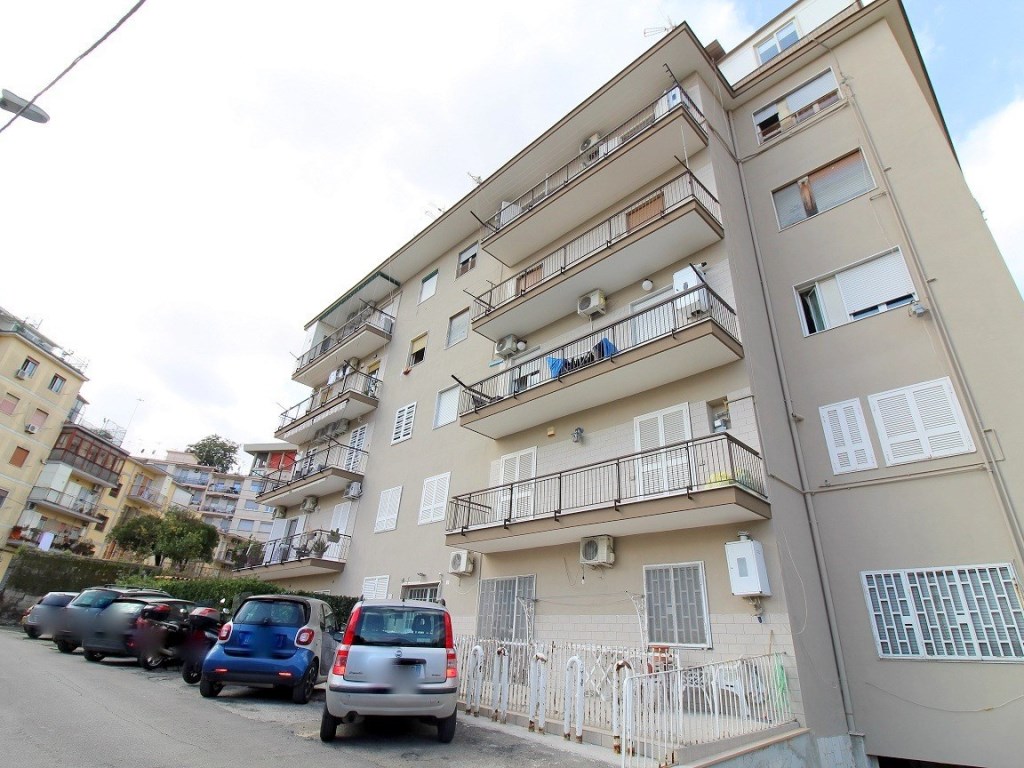 Appartamento in vendita a Napoli via macedonia