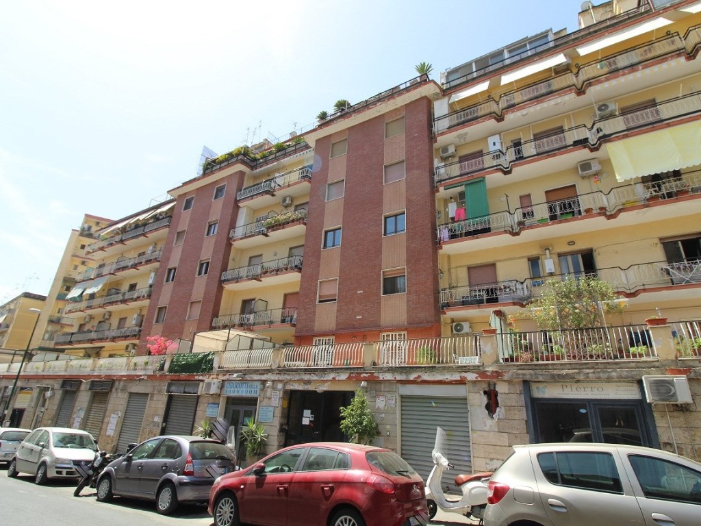 Appartamento in vendita a Napoli via michele guadagno, 39