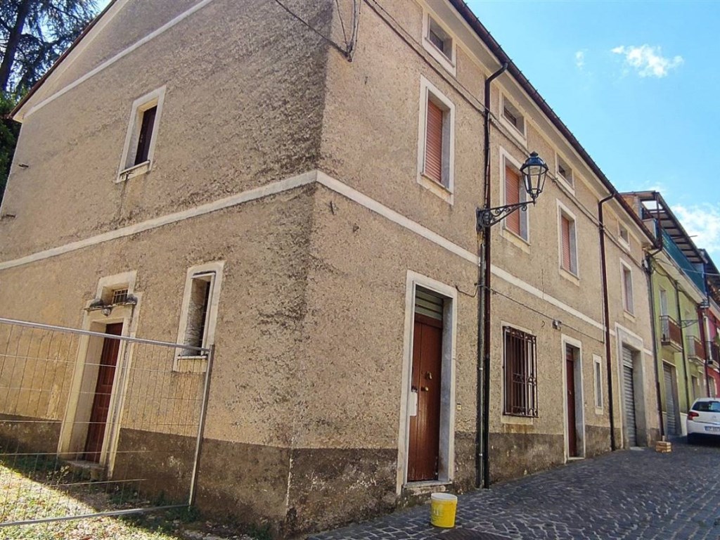 Palazzo in vendita a Montella via ferdinando cianciulli 25
