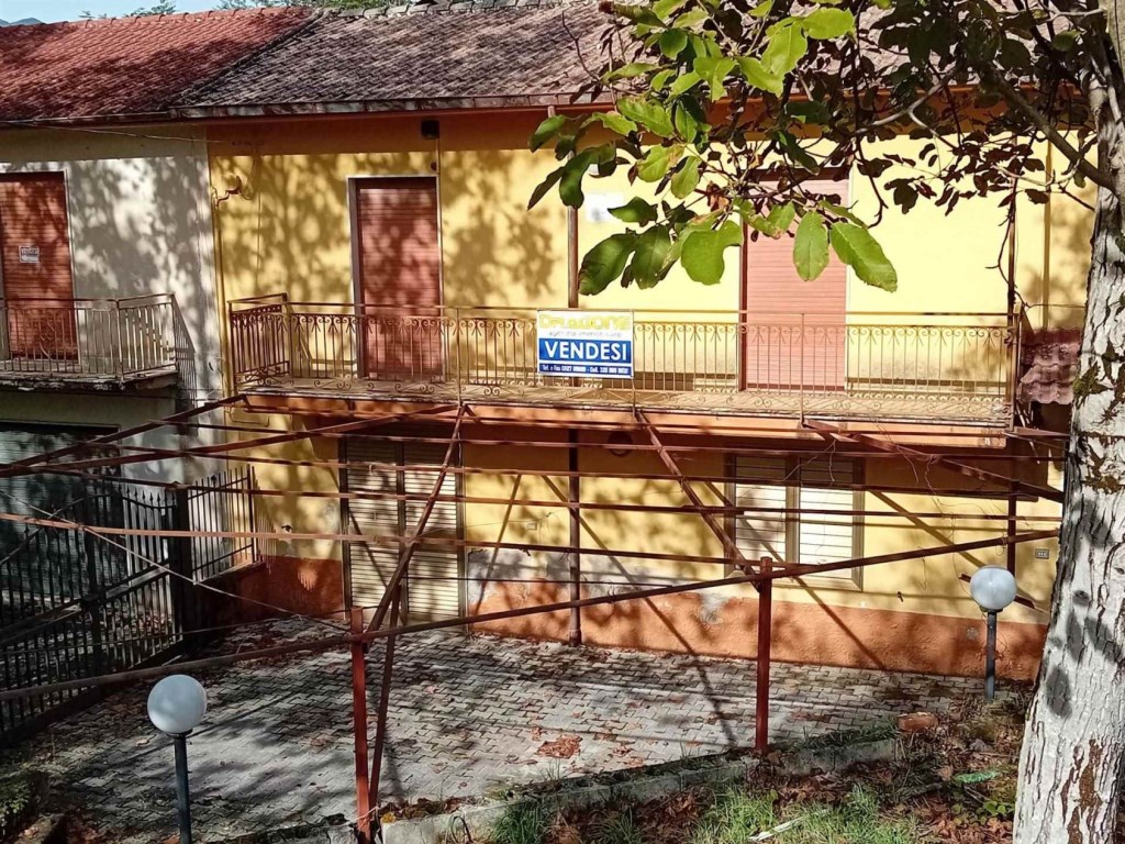 Casa Indipendente in vendita a Bagnoli Irpino localita' rasole 4